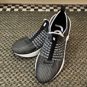 Nike Epic React Flyknit Phantom Sneakers Size 8.5